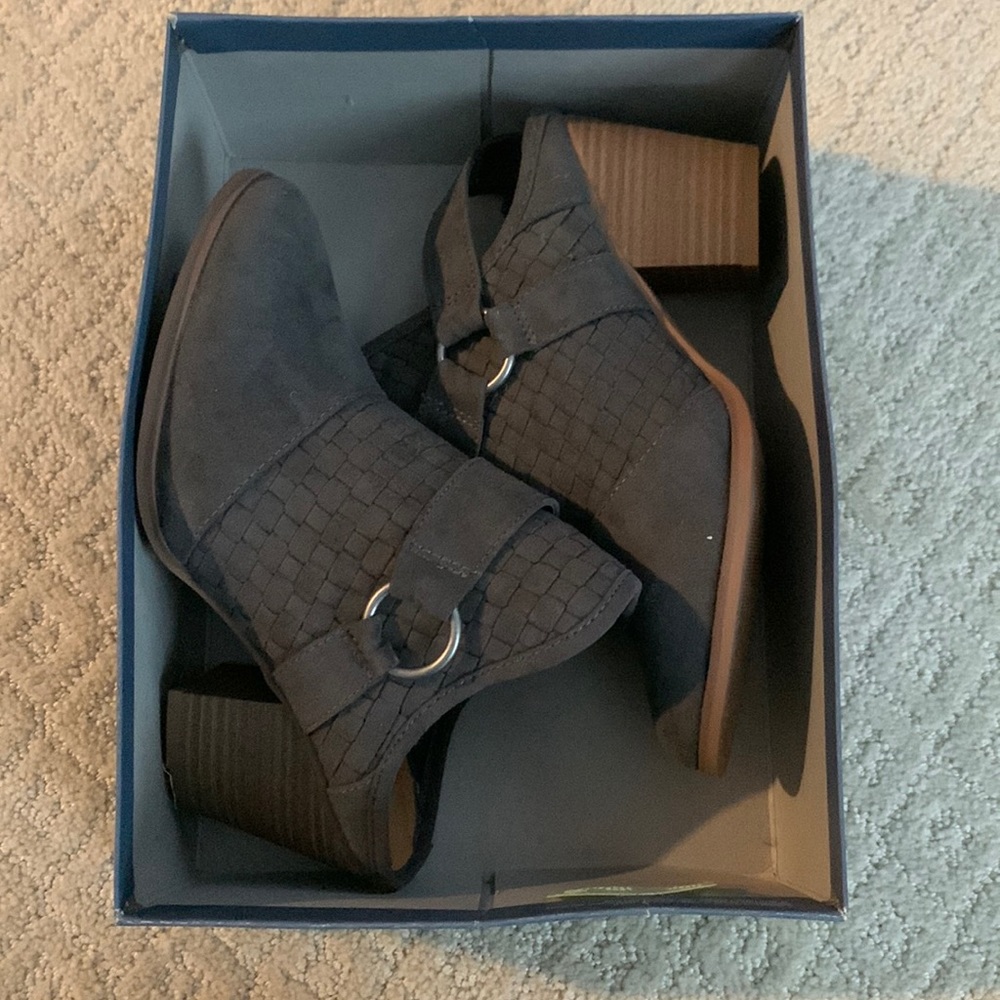 Universal Thread Mule type shoes, in excellent condition